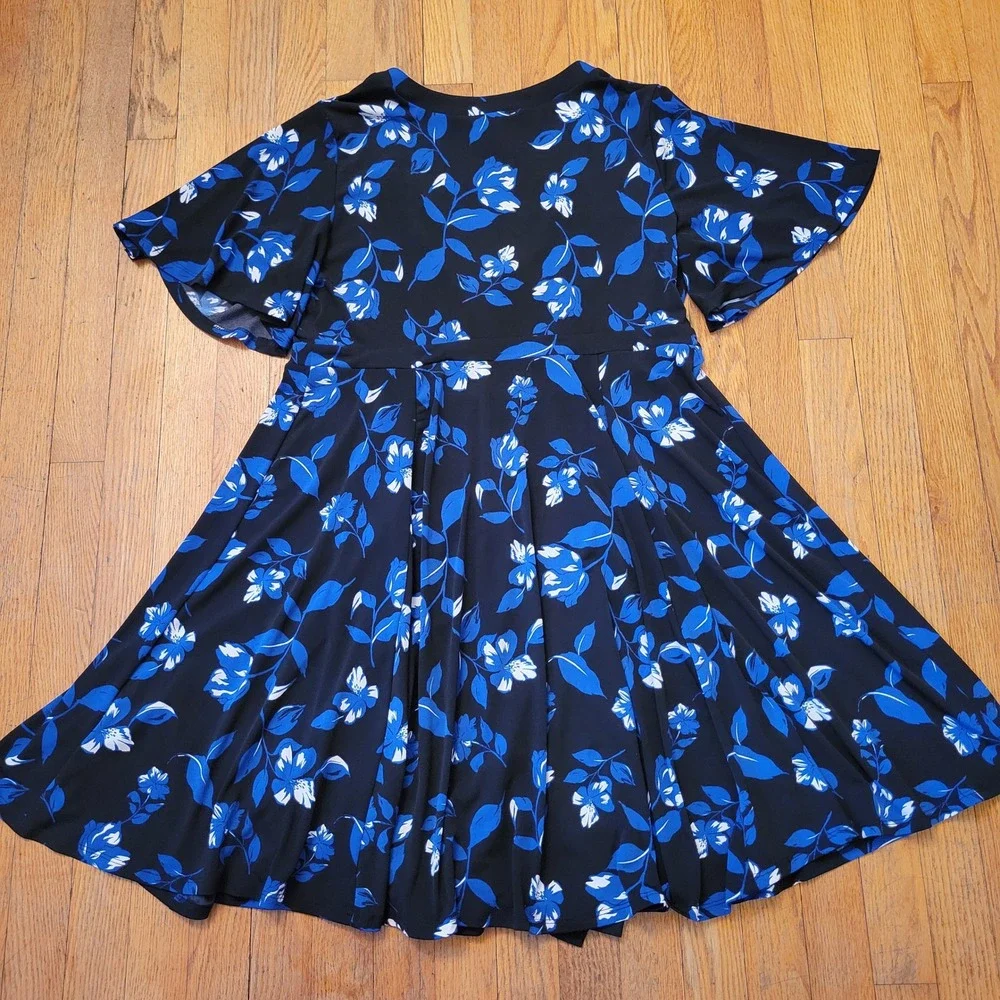 Torrid 1 Dress Black Blue‎ Floral Faux Wrap Stretch Comfort Modest Summer Swing